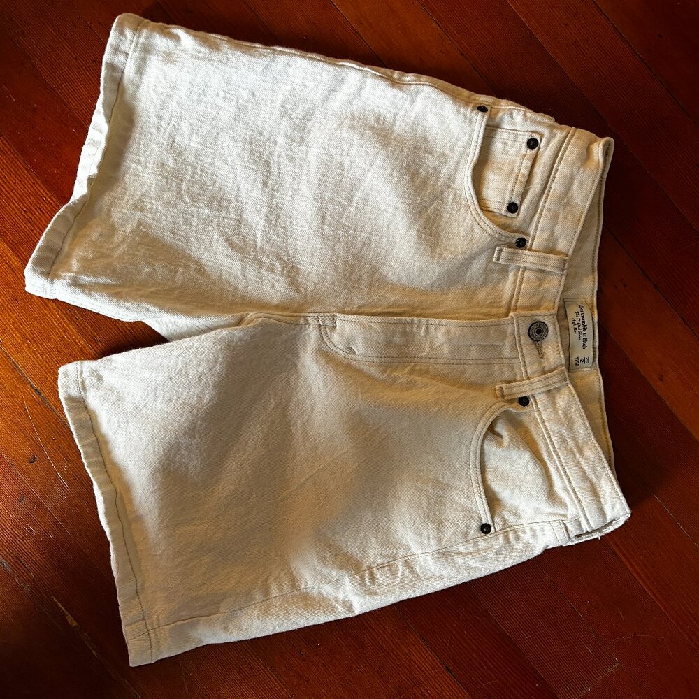 Abercrombie & Fitch Jean Shorts - cream - size 26